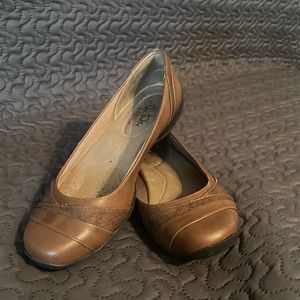 Light brown work shoes